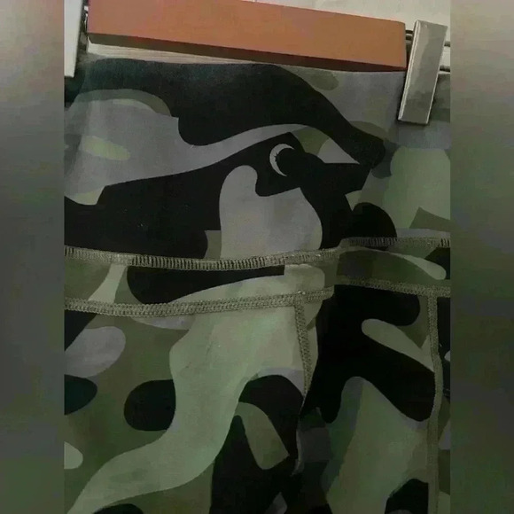 Zyia active green  camo leggings size 4 with pocket - Picture 5 of 7